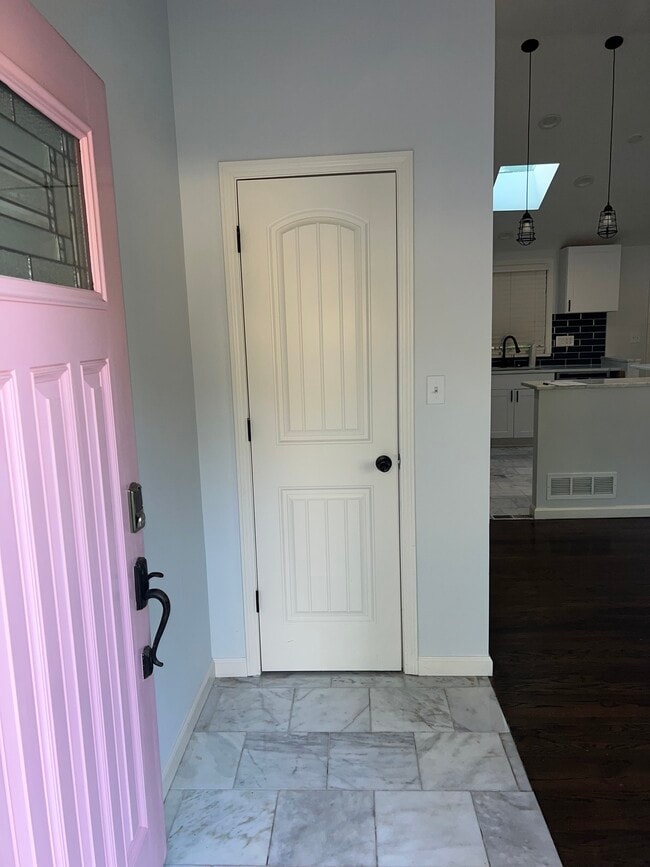 Building Photo - 9316 Fairwood Dr