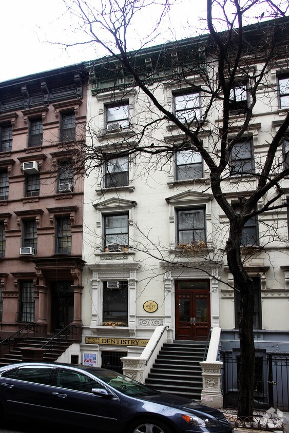Primary Photo - 114 W 71st St