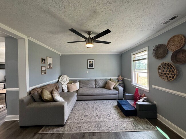 Building Photo - Welcome to this charming Cape Cod style ho...