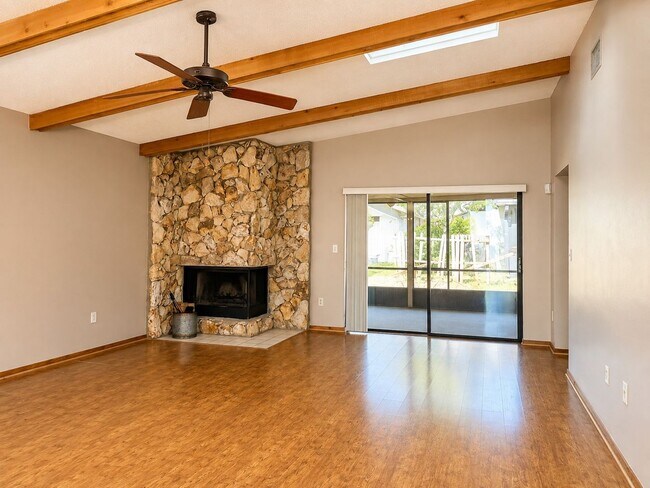 Building Photo - 1455 King Ct