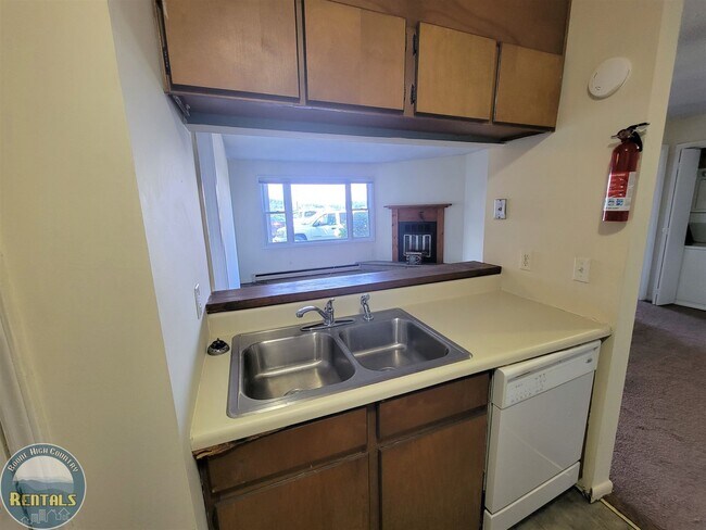 Building Photo - 2 bedroom Condo With Great Location!