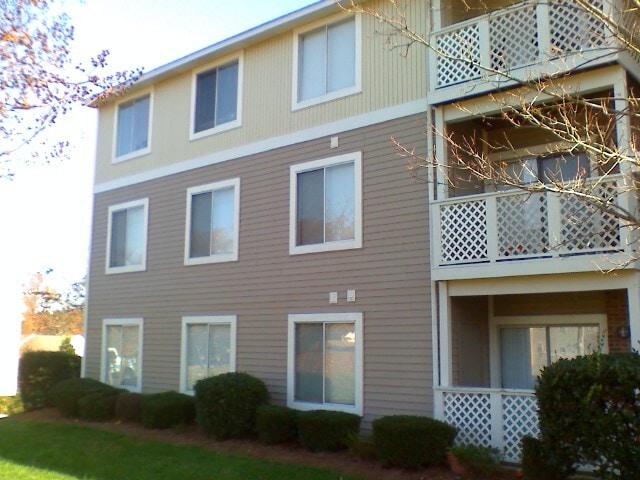 outside of complex - 9551 University Terrace Dr