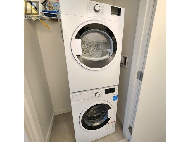 Building Photo - 180 E 2nd Ave