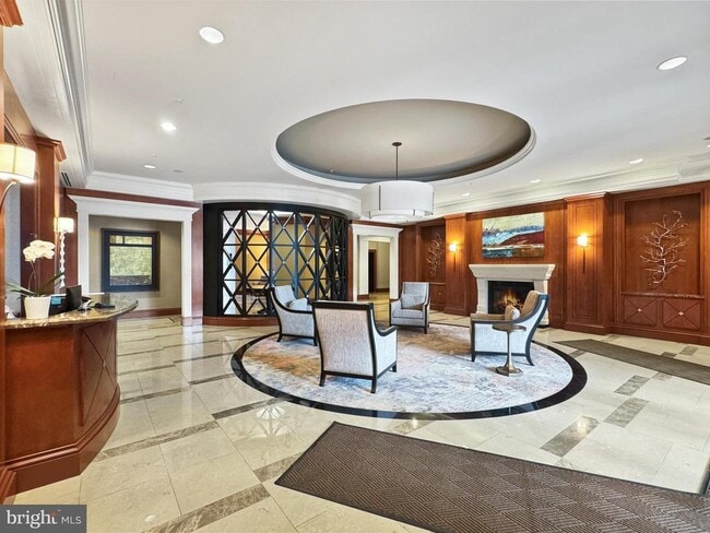Building Photo - 8220 Crestwood Heights Dr