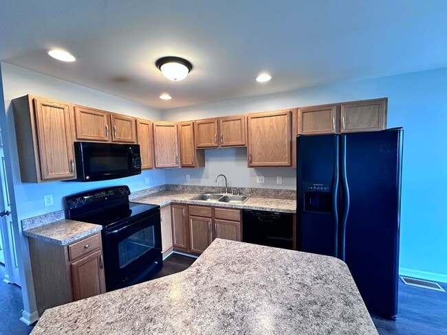 Building Photo - Charming 3 Bedroom Townhome in Palmyra