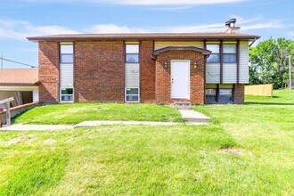 Building Photo - 3201 Elm Grove Dr