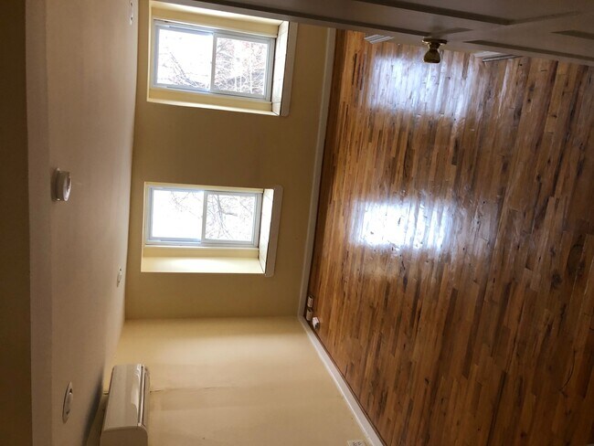 Building Photo - 7 Woodmont Rd