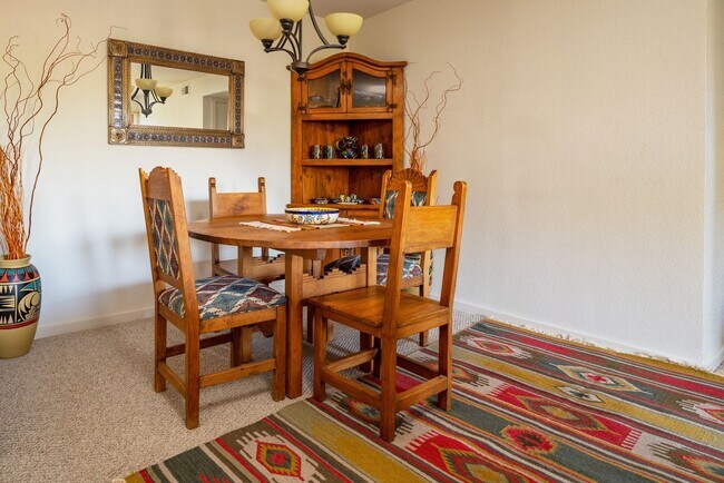 Foto del edificio - Fully Furnished Condo Available Now!