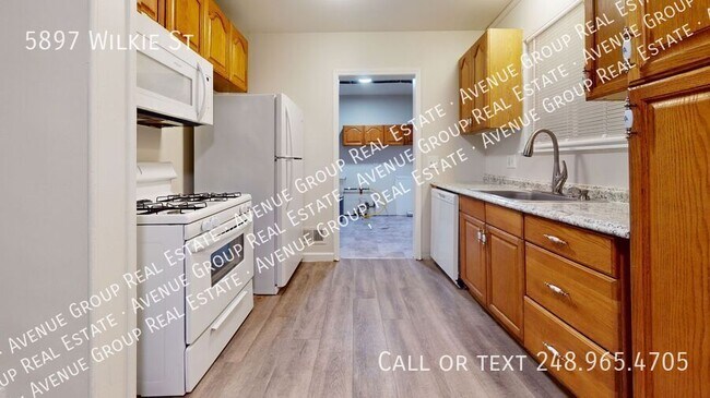 Foto del edificio - 5897 Wilkie St