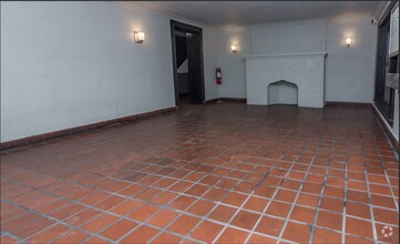Building Photo - 6709 S Cregier Ave