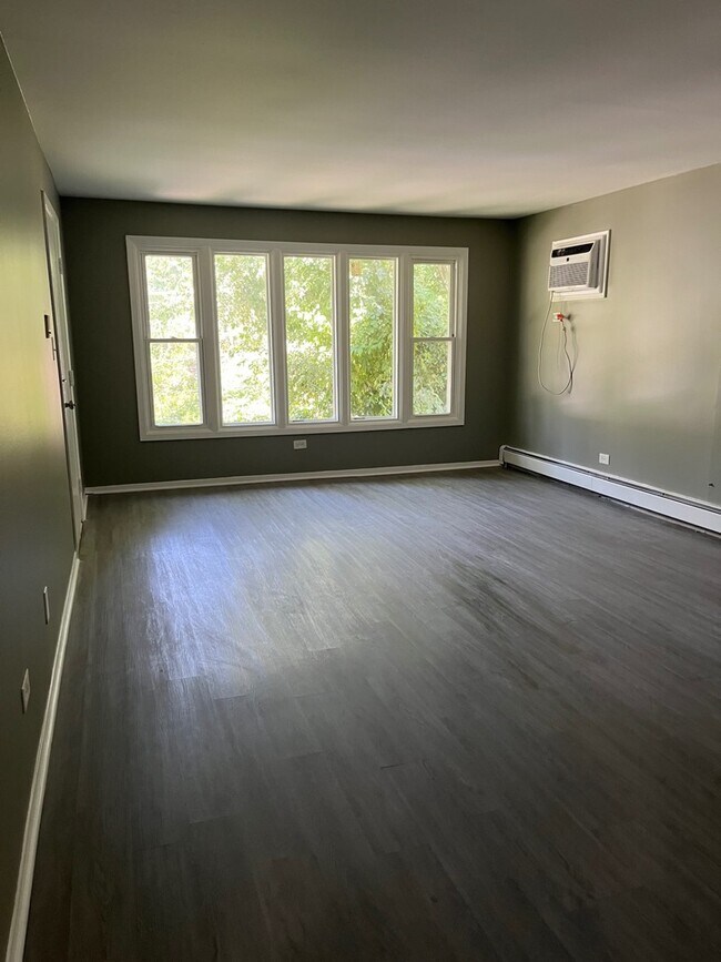 Foto del edificio - 17313 Lathrop Ave