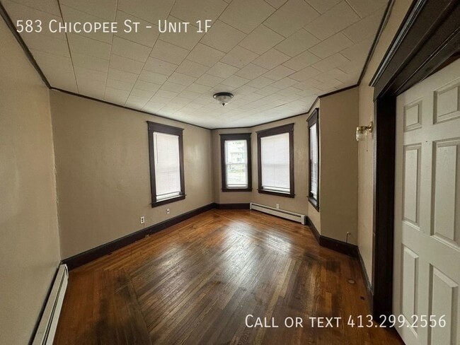 Building Photo - First Floor, One Bedroom Apartment in Chic...