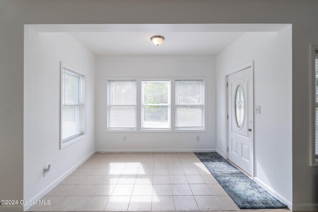 Foto del edificio - 243 Brookwood Rd