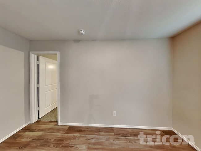 Building Photo - 908 Lady Bird St