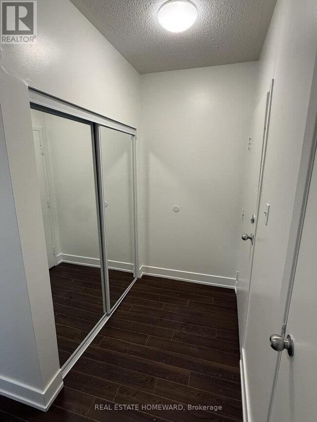 Building Photo - 158 Main St