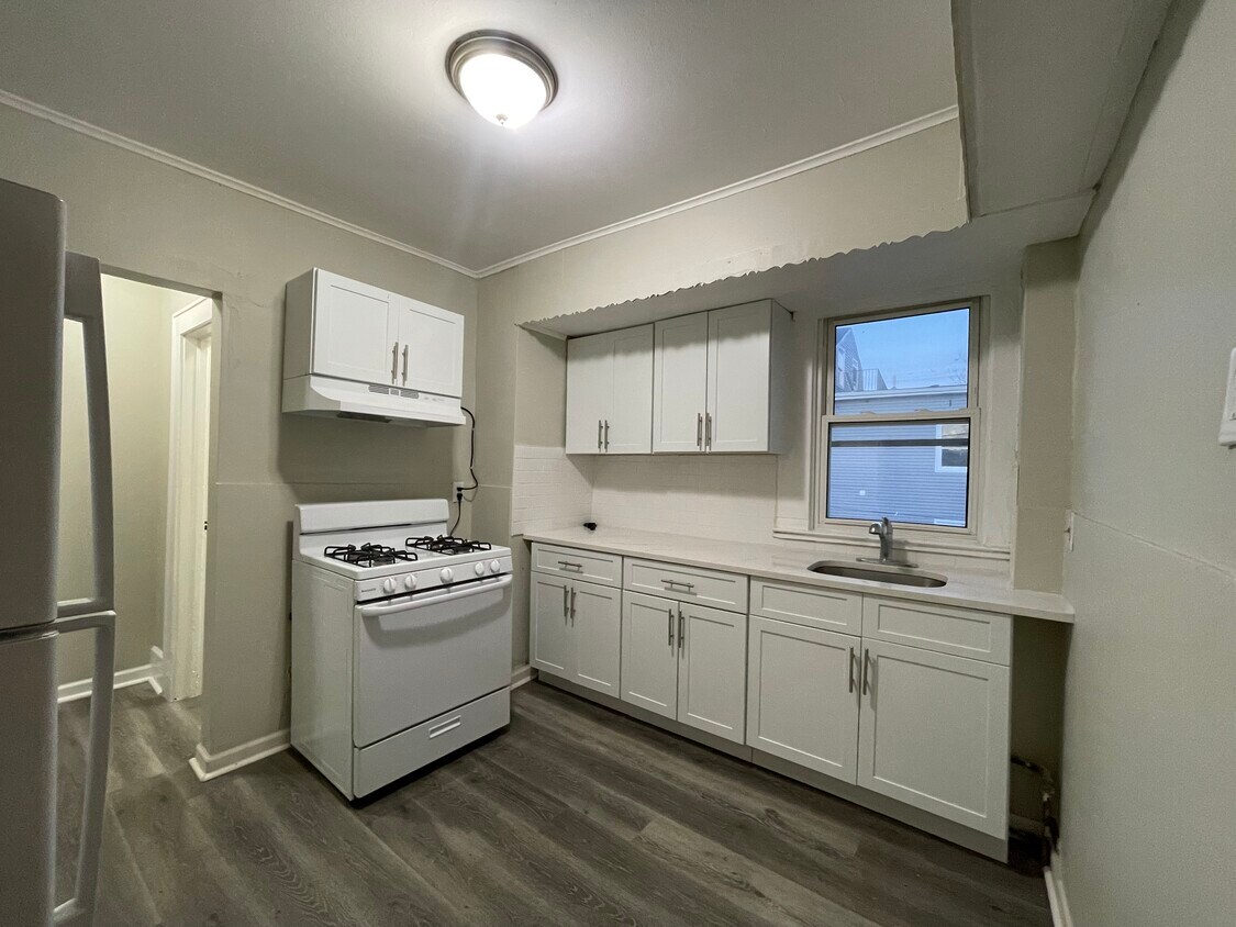 Primary Photo - 117 Berkshire Pl