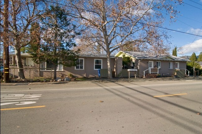 Building Photo - 1701 Lake St