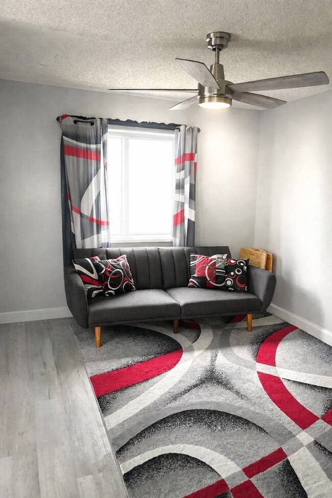 Sala de estar - 7344 Palmdale Dr