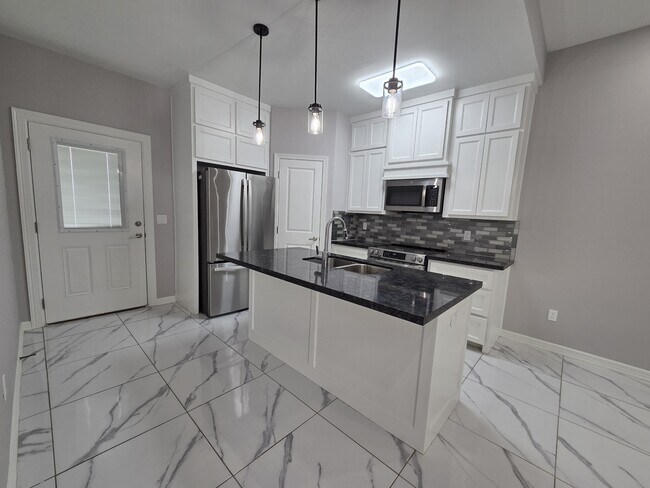 Building Photo - 1610 W B St