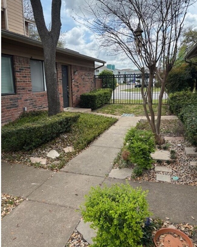 Townhome in Gated Community - Townhome in Gated Community