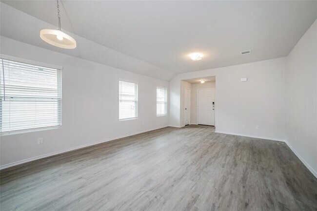 Foto del edificio - 318 Blue Crane St