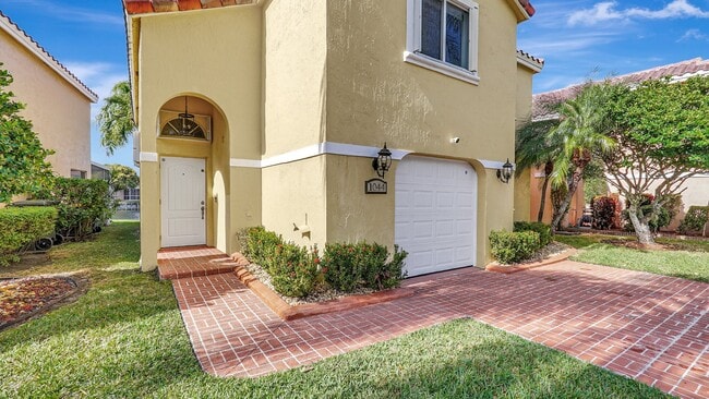 Building Photo - 1044 SE 6th Ct