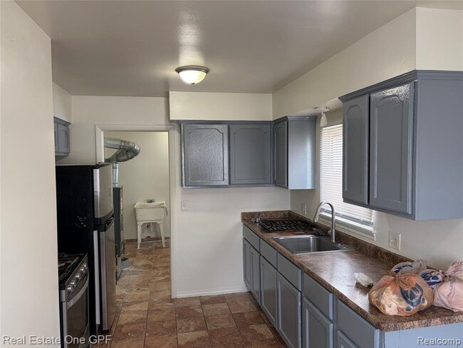 Foto del edificio - 14960 Alberta Ave