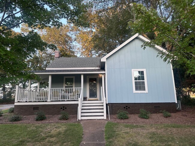 Building Photo - Gorgeous 2 BR 2 BA home in downtown Newnan!