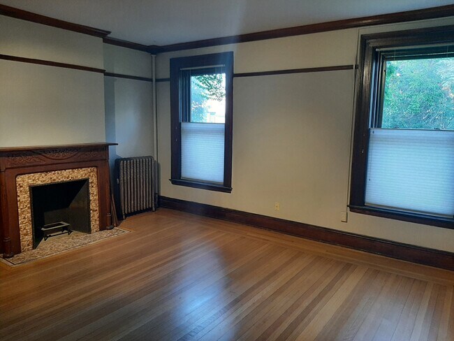 2 floor rear bedroom - 141 Eagle St