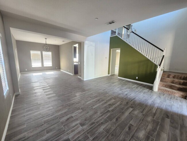Foto del edificio - 4 Bedroom in Desert Knoll Community **COMI...