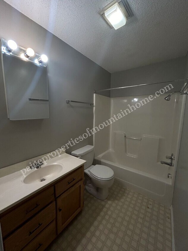 Primary Photo - 1312/1314 MeadowBrook