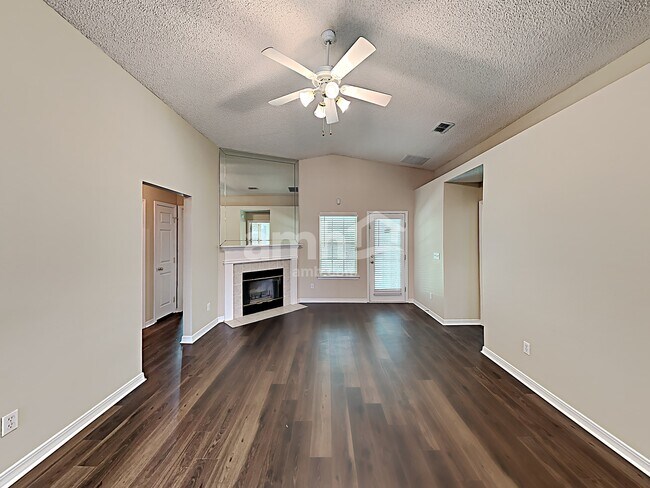 Foto del edificio - 6253 Ironside Dr N