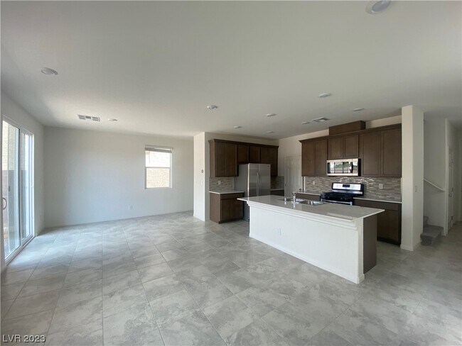 Foto del edificio - 5833 Holbeche St
