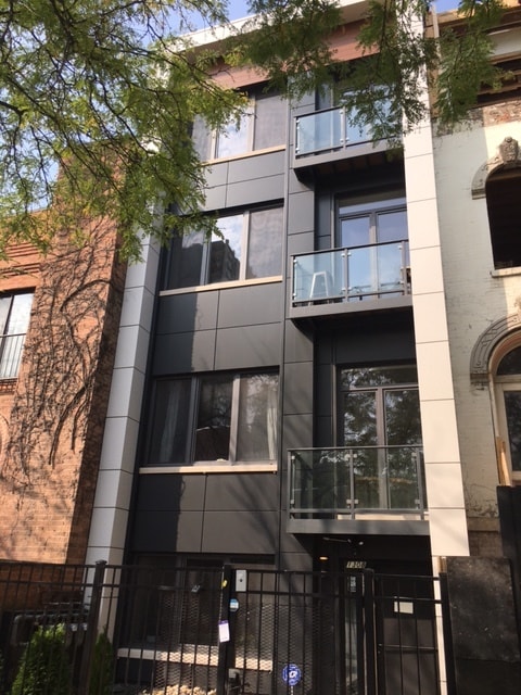 Front exterior - 1308 N La Salle Dr