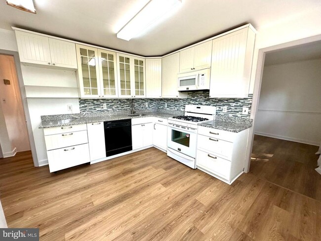Foto del edificio - 12204 Oakwood Dr