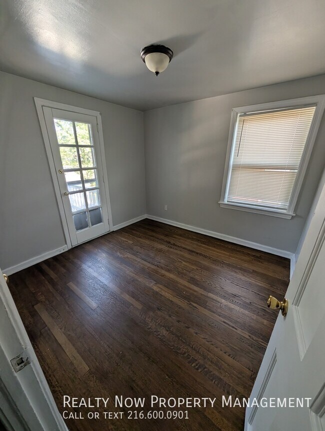 Foto del edificio - 519 E 222nd St