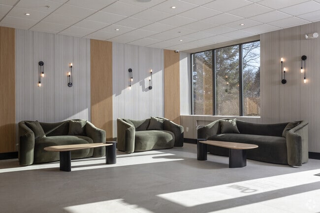 Building Photo - Oasis