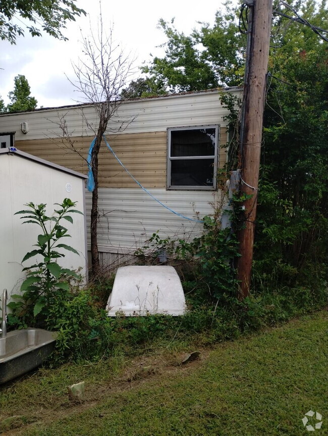 Building Photo - 3000 Poplar St