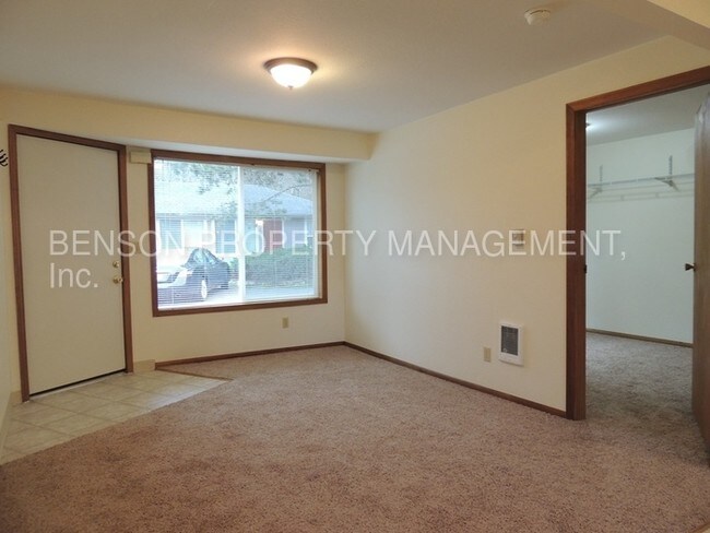 Building Photo - 840 E Historic Columbia River Hwy