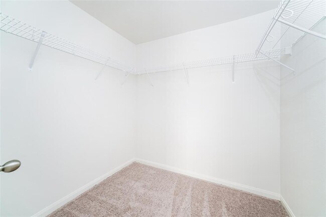Building Photo - 23155 Shakespeare Dr