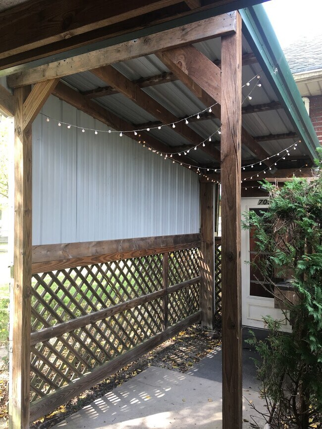Get from your car inside without getting wet! Carport is connected to entrance. - 705 E Engineer St