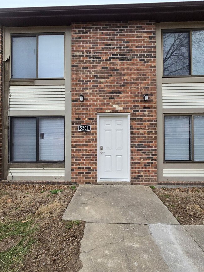 Building Photo - 5201 S Brooks Dr