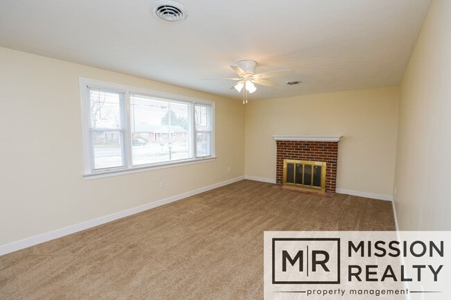Building Photo - -- ACT FAST!  3 BED 1.5 BATH HOME IN SANDS...