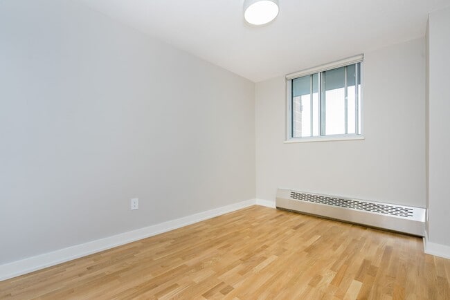 Photo du bâtiment - 230 Oak St