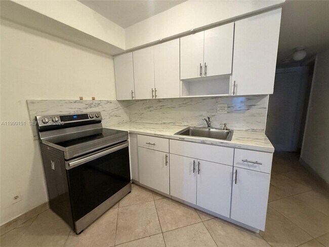 Foto del edificio - 7917 West Dr