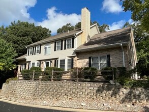 Building Photo - 1381 Laurel Oaks Dr