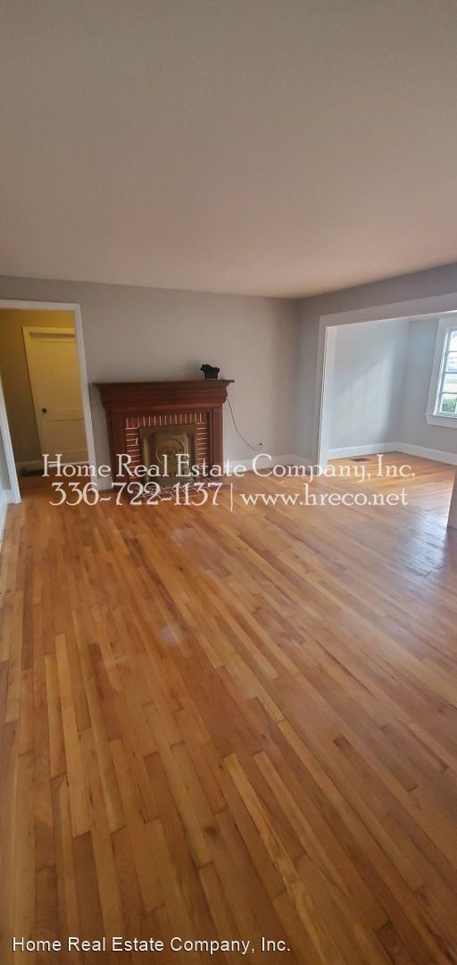 Building Photo - 3 br, 1 bath House - 2047 W. Clemmonsville...
