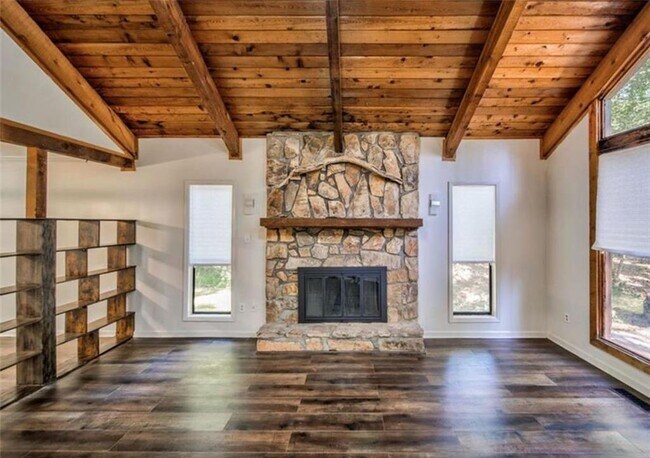 Foto del edificio - 2915 Creek Park Dr