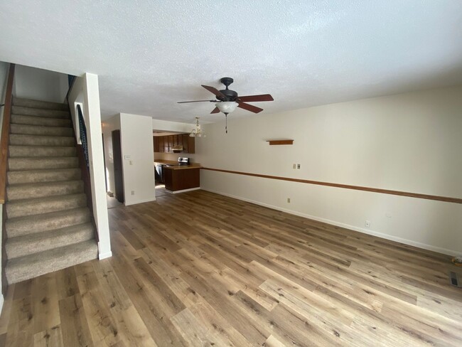 Building Photo - Bettendorf 2BR Condo With Garage For Rent