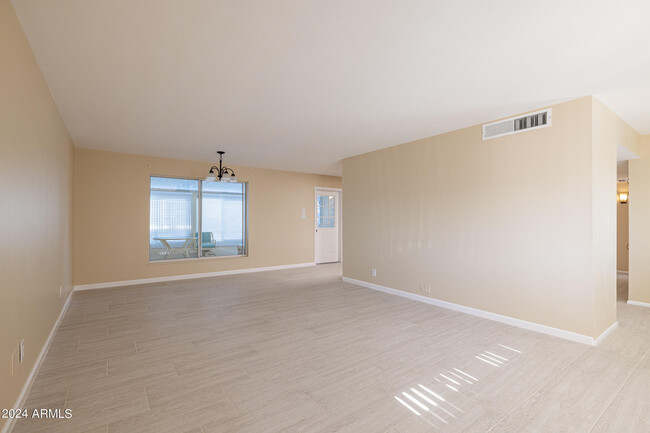 Building Photo - 12208 N Pebble Beach Dr